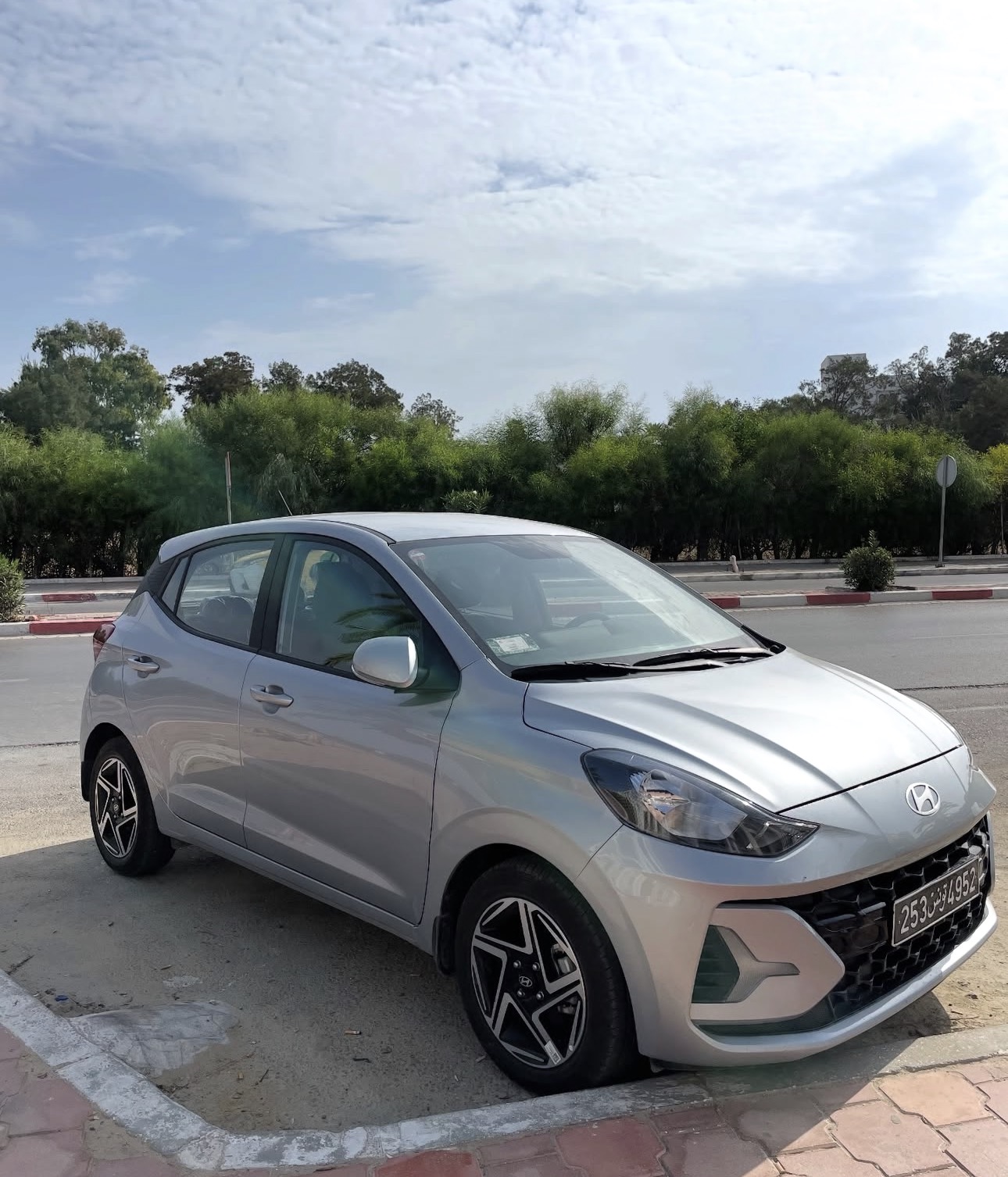 Hyundai i10 Silver - photo 2