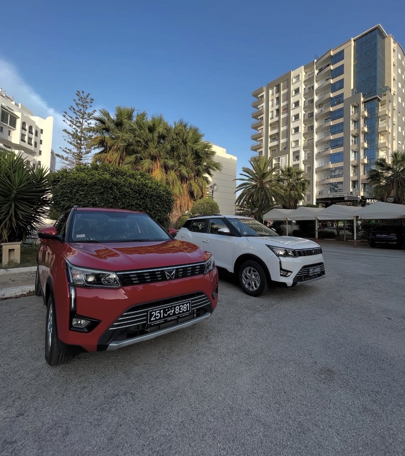 Mahindra XUV Red - photo 2