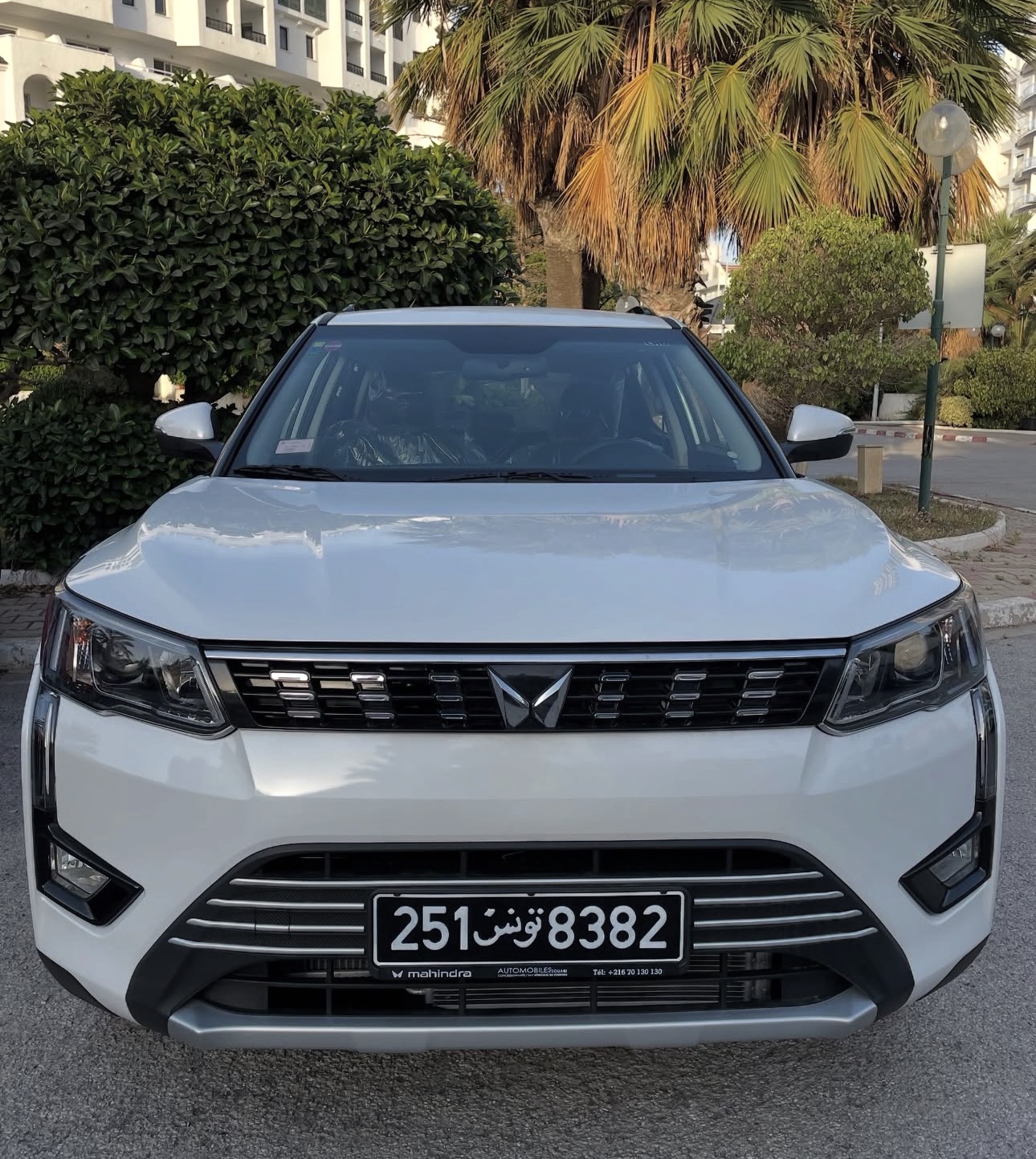 Mahindra XUV White - photo 1
