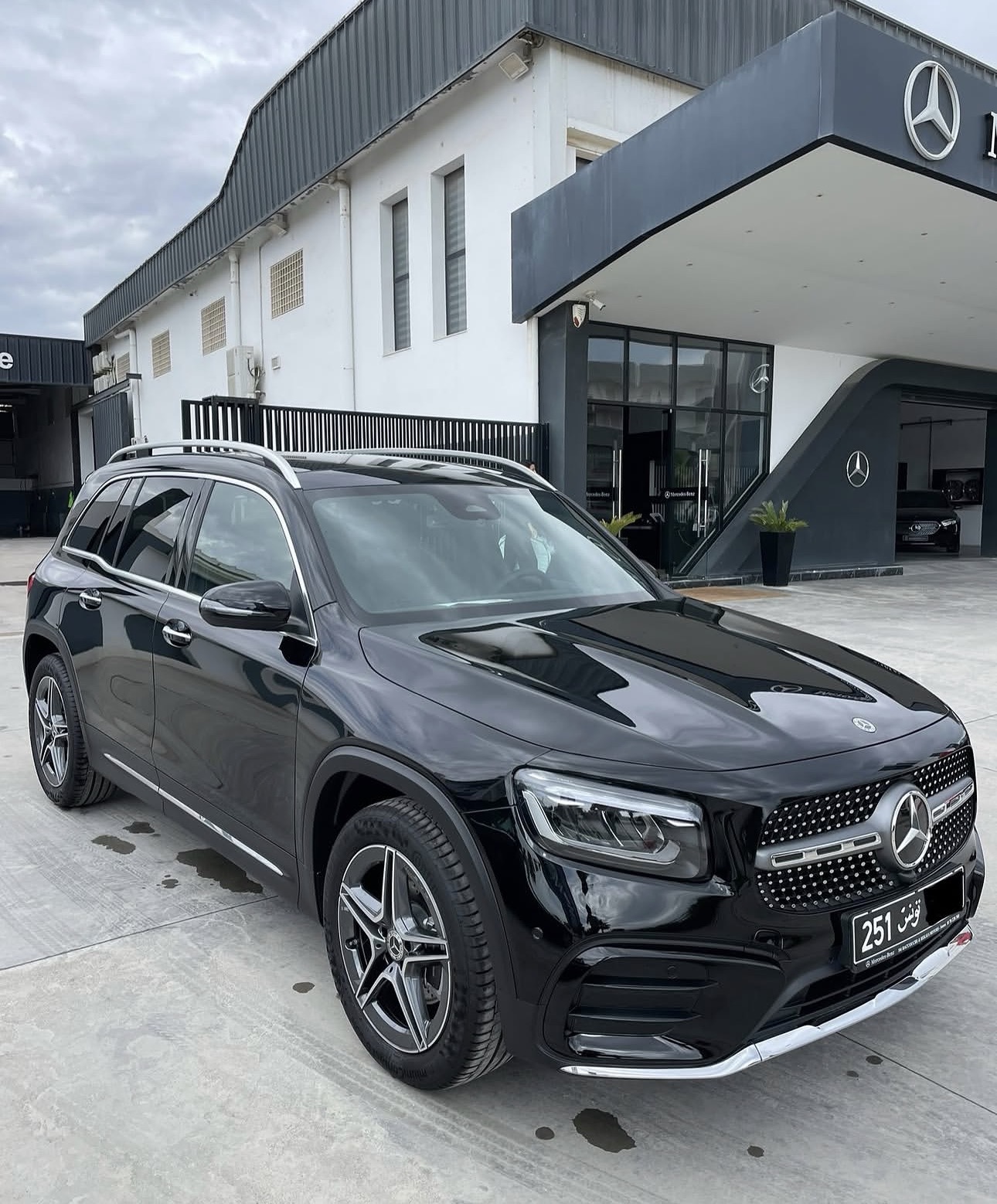 Mercedes GLB 200 Black - photo 1