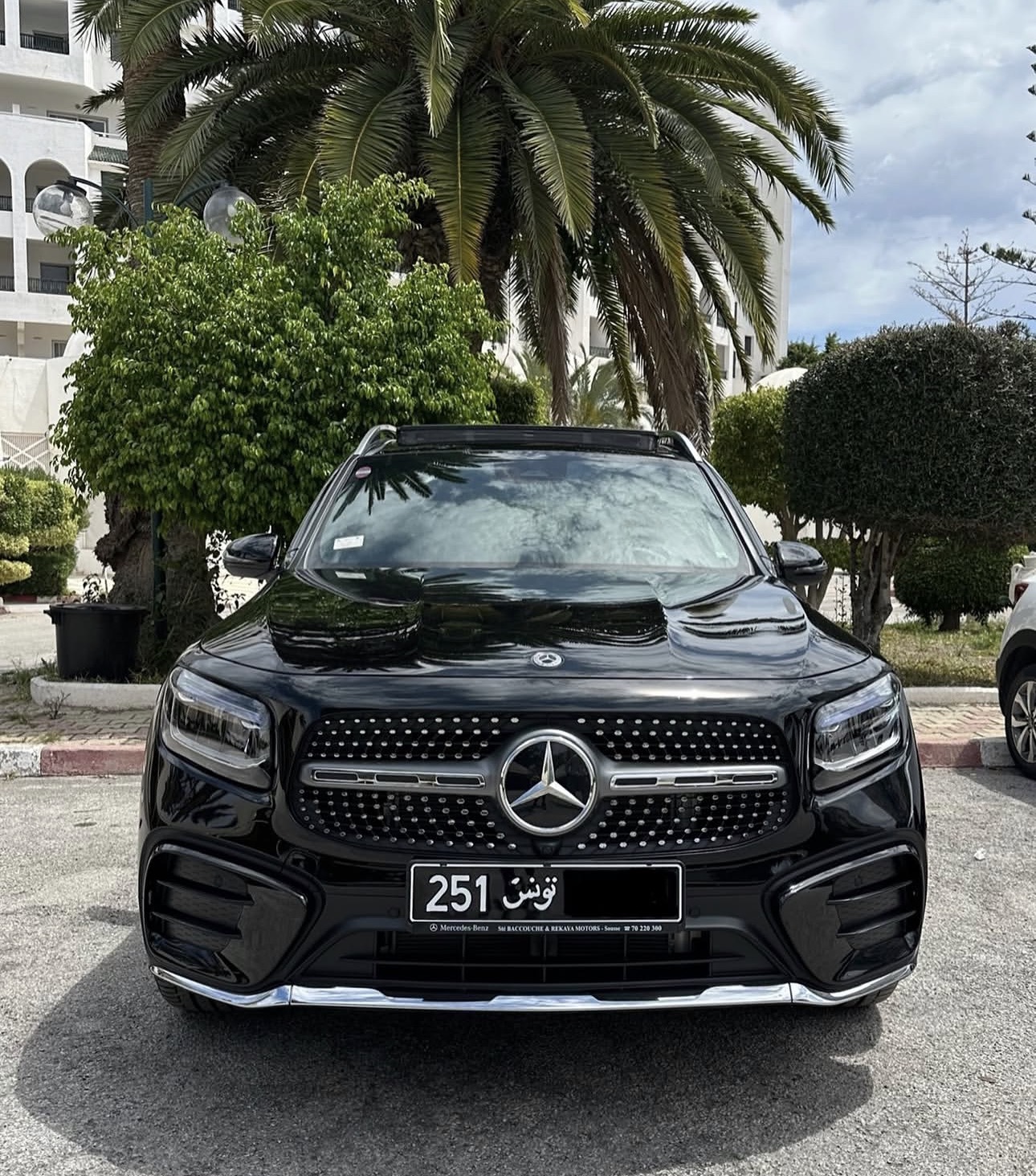 Mercedes GLB 200 Black - photo 2